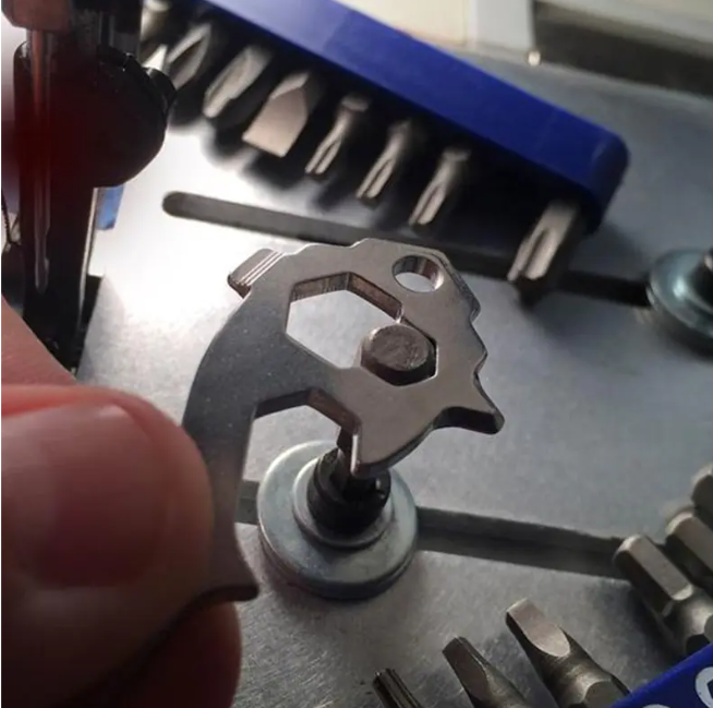 SnapOpen: Multifunctional EDC Keychain Tool with Bottle Opener