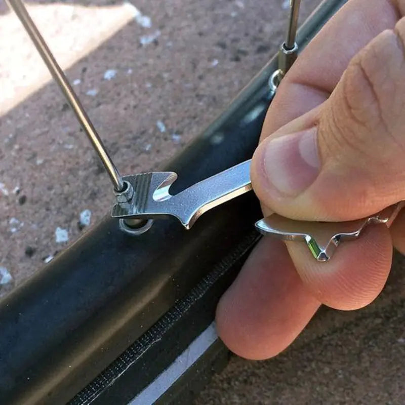 SnapOpen: Multifunctional EDC Keychain Tool with Bottle Opener